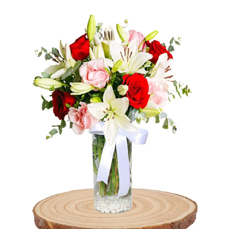 Cam Vazoda Lilyum ve Somon Güller